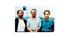 楊金泉、劉俊謙與聯(lián)合國(guó)副秘書長(zhǎng)的合影